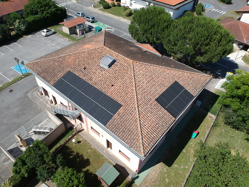 Centrale solaire citoyenne d'ICEA EnR sur le toit de la mairie annexe de Labège (9 kWc, mise en service le 20/07/2018)
