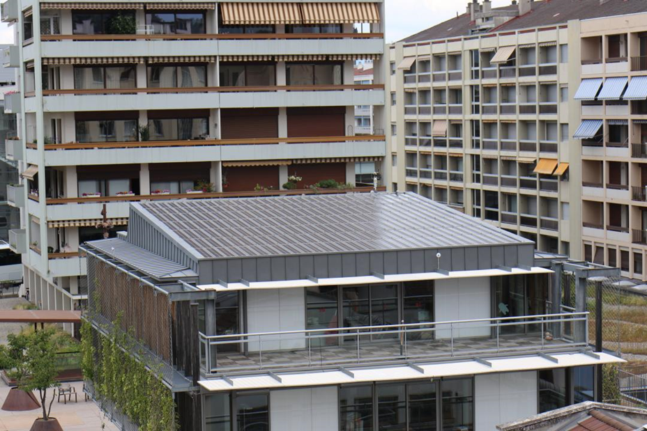 Toiture photovoltaique du CAUE74 installée par la coopérative citoyenne La Solaire du Lac à Annecy