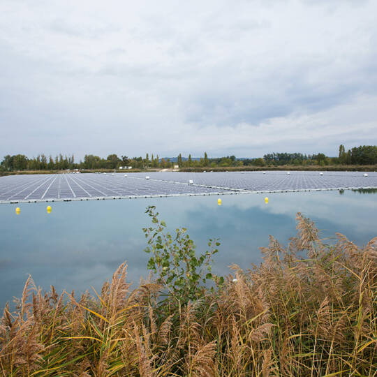 Centrale solaire flottante O'MEGA1 à Piolenc