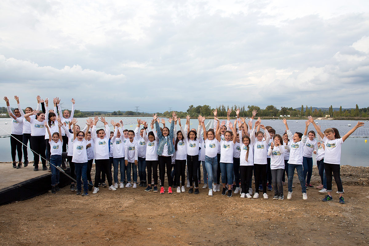 Les enfants de l'école de Piolenc se sont impliqués dans la réalisation du parcours pédagogique sur le site de la centrale solaire flottante O'MEGA1