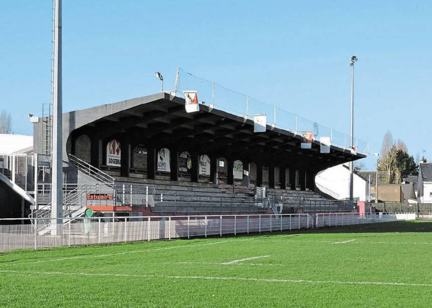 Toits-au-soleil-Trignac-tribune-stade-1