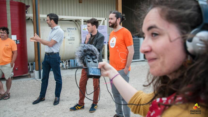 Lors de l’inauguration, le 20 mai, les membres de Blais’Watt expliquent les étapes du projet, sous l’œil attentif de la presse locale. (photo @Fabrizio)
