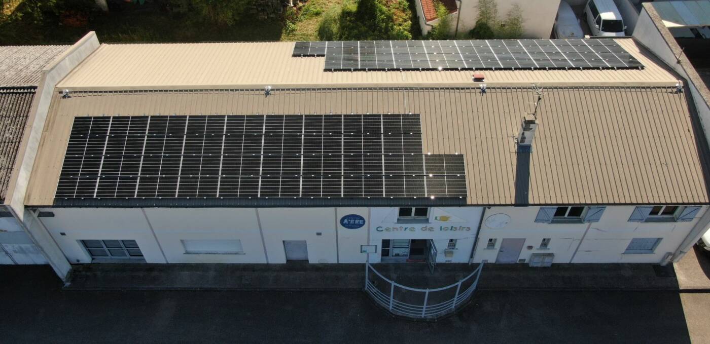 Pl’Ain d’Énergie inaugure en juin 2022 sa 3e installation photovoltaïque sur le toit d’un centre de loisirs dans l’Ain