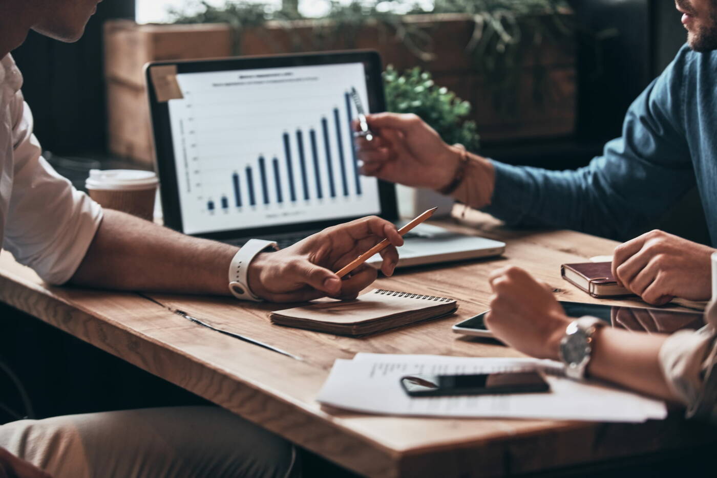 AdobeStock_197028873-Expertise-Checking the numbers-comp