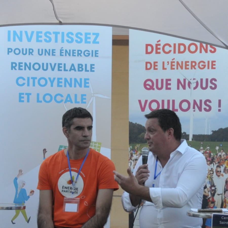 Inauguration de la centrale solaire de Saint-Benoît-la-Forêt : Samuel Faure d’Energie Partagée et Nicolas Chapelat de CVE discutent les mérites de l’investissement citoyen pour développer des projets d’énergie renouvelable
