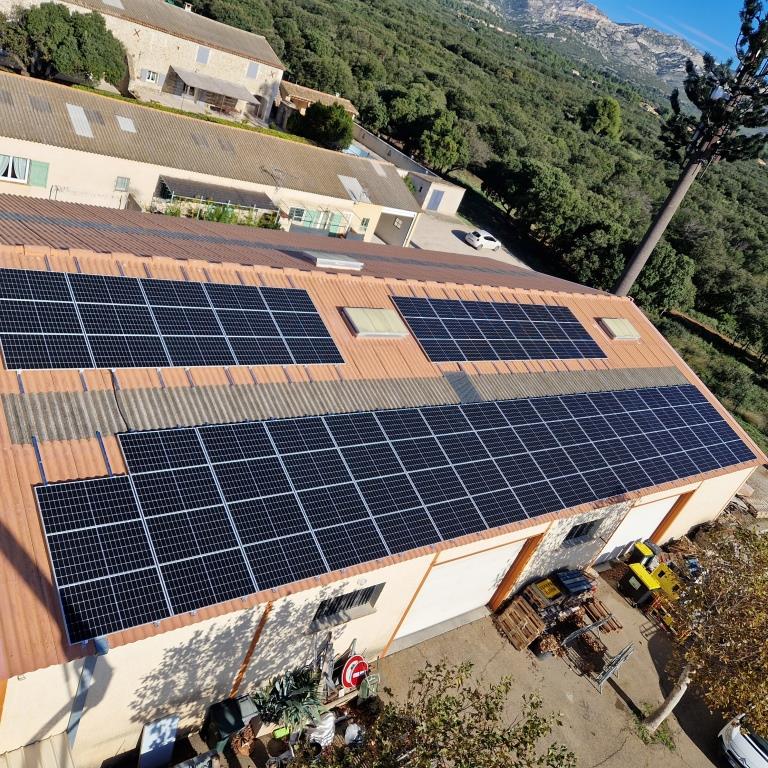 Première toiture photovoltaïque de la CV Sur le toit des Alpilles