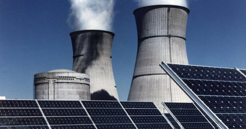 panneau solaire et nucléaire