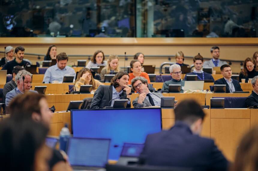 Salle comble au Parlement européen lors du lancement du projet European Energy Communities Facility.