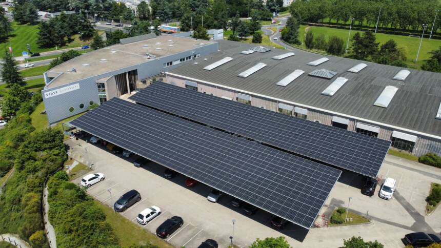 Ombrières Necker à Saint-Étienne, mises en place par la société publique et citoyenne Énergies Stéphanoises dont Energie Partagée est co-actionnaire.