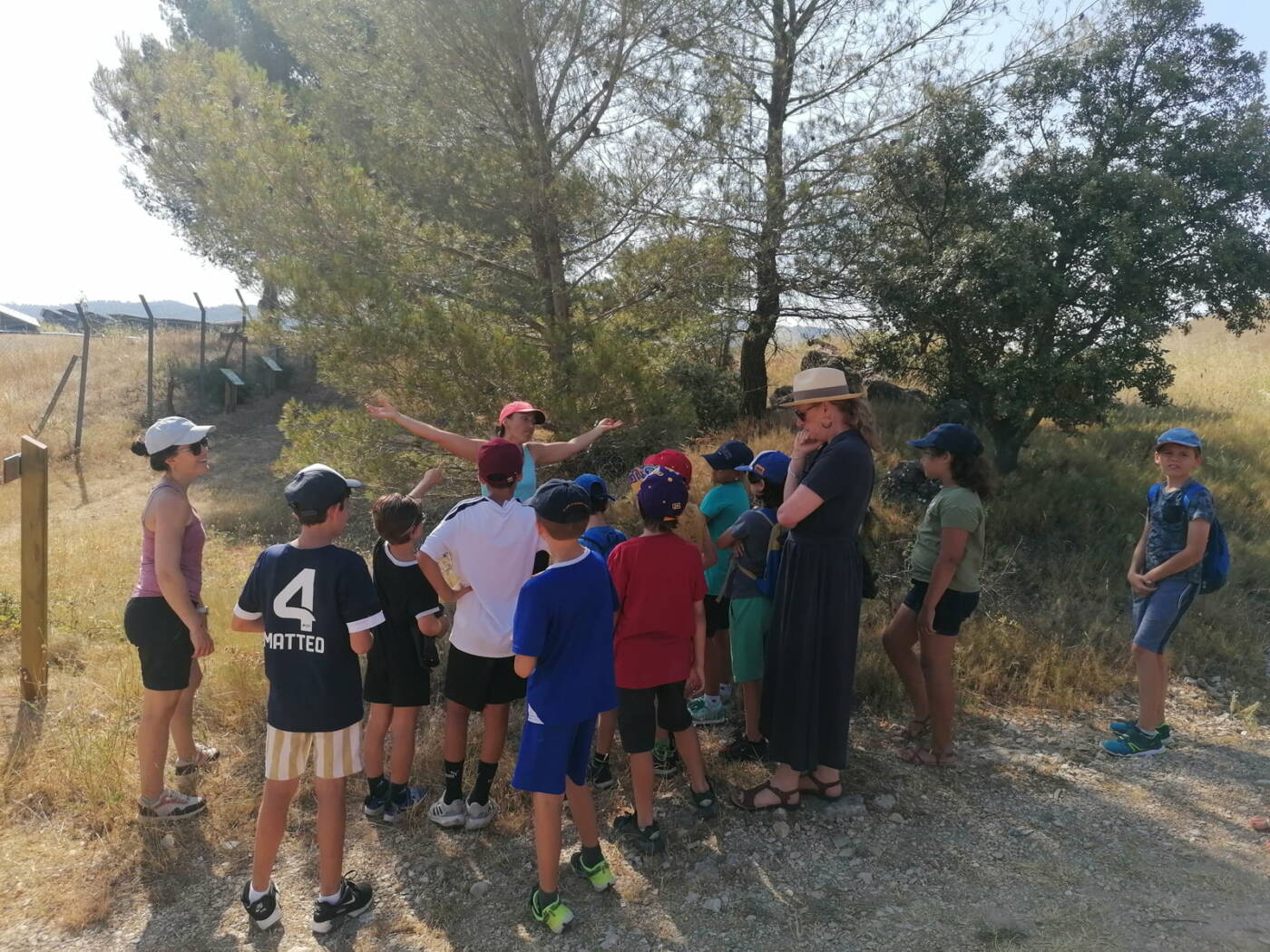 Les élèves de l'école Frédéric Mistral de Mallemort lors de l'inauguration du sentier pédagogique